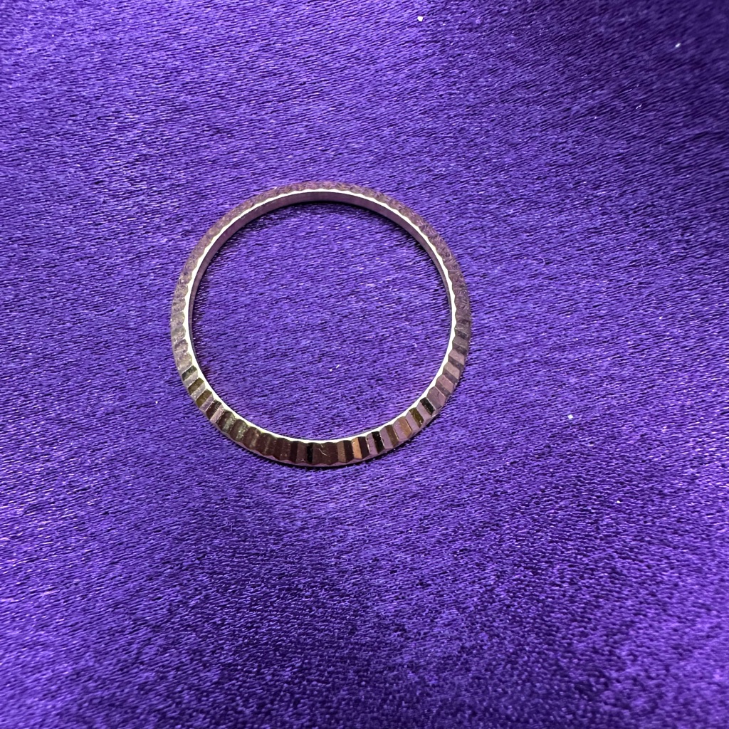 Authentic Ladies Bezel In 18k Gold